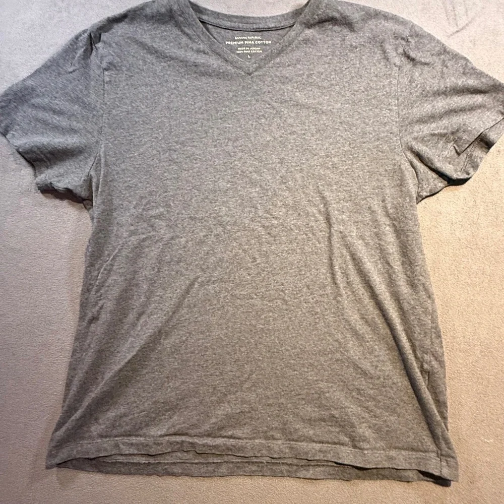 Banana Republic Mens Premium Pima Cotton V-Neck T-Shirt Gray Large Short Sleeve